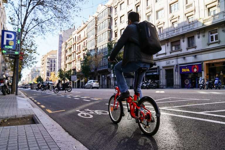 El auge del ciclismo urbano transforma la movilidad en Barcelona